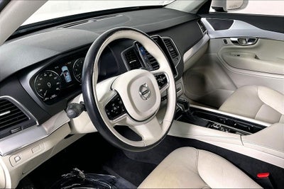 2017 Volvo XC90 T6 Momentum