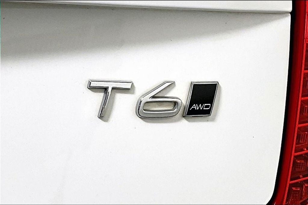 2017 Volvo XC90 T6 Momentum