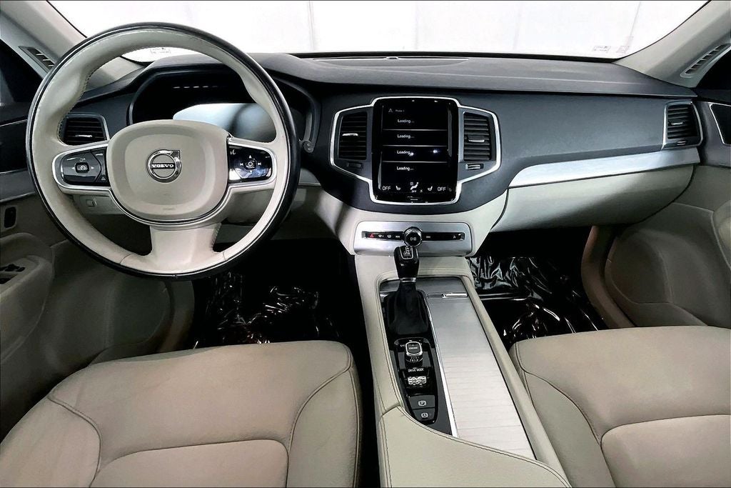 2017 Volvo XC90 T6 Momentum