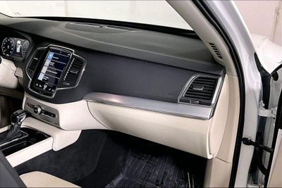 2017 Volvo XC90 T6 Momentum
