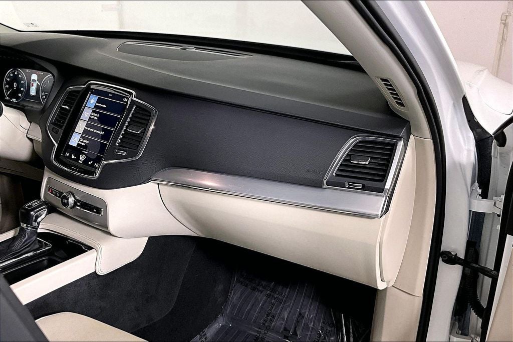 2017 Volvo XC90 T6 Momentum