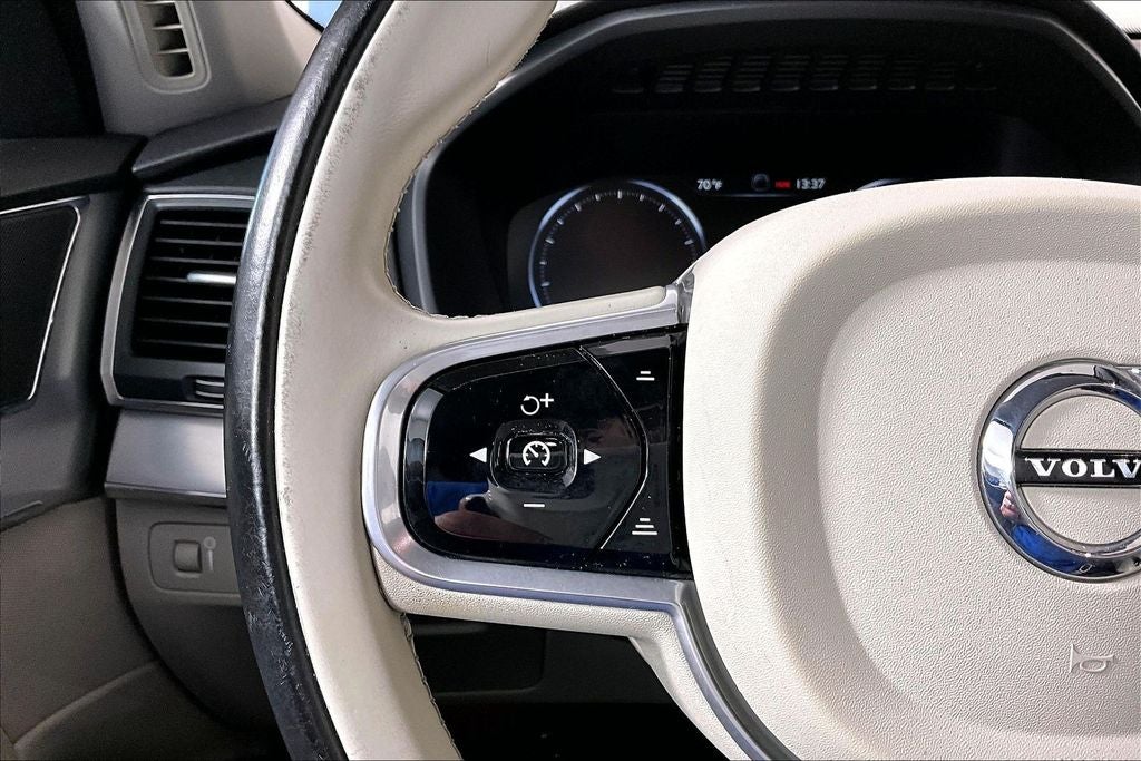 2017 Volvo XC90 T6 Momentum
