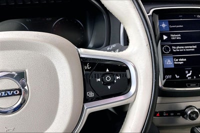 2017 Volvo XC90 T6 Momentum