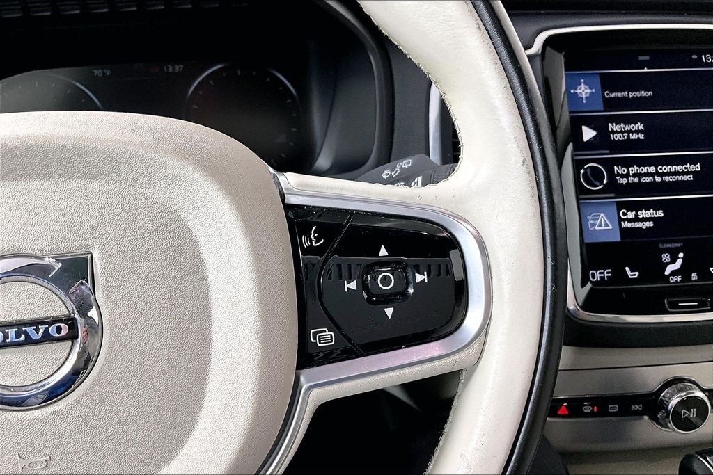 2017 Volvo XC90 T6 Momentum