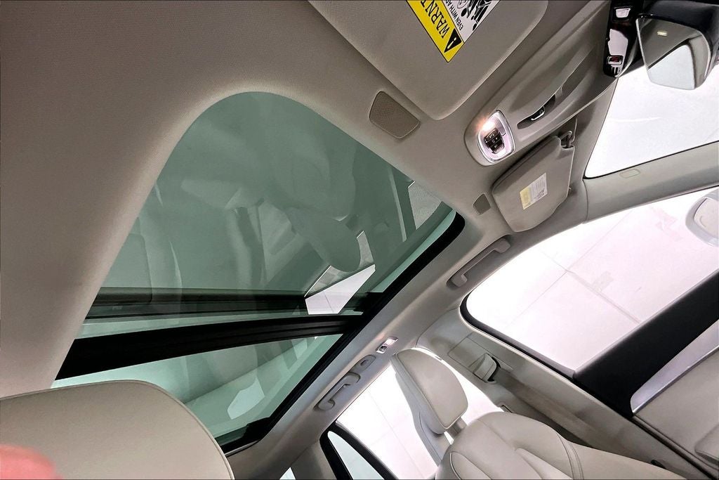 2017 Volvo XC90 T6 Momentum