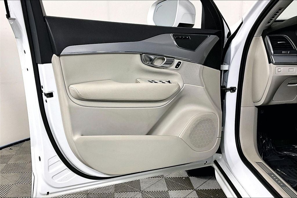 2017 Volvo XC90 T6 Momentum