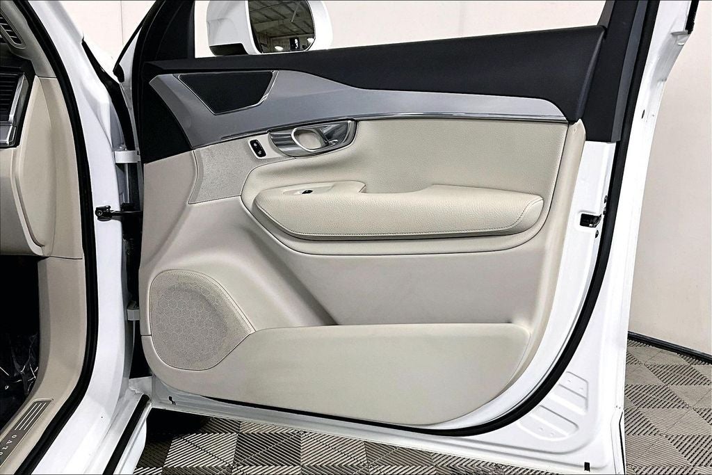 2017 Volvo XC90 T6 Momentum