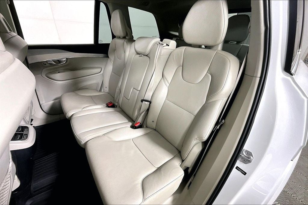 2017 Volvo XC90 T6 Momentum