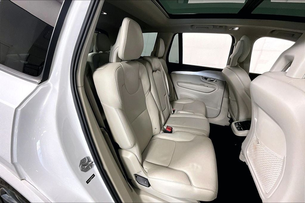 2017 Volvo XC90 T6 Momentum