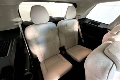 2017 Volvo XC90 T6 Momentum