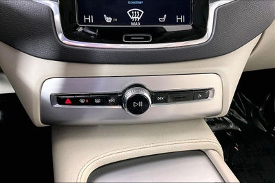 2017 Volvo XC90 T6 Momentum