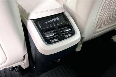 2017 Volvo XC90 T6 Momentum