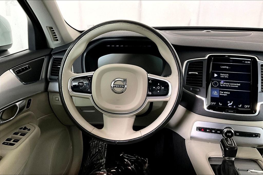2017 Volvo XC90 T6 Momentum