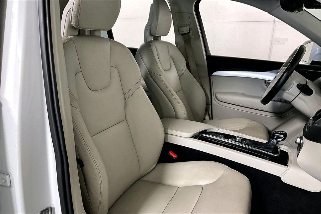 2017 Volvo XC90 T6 Momentum