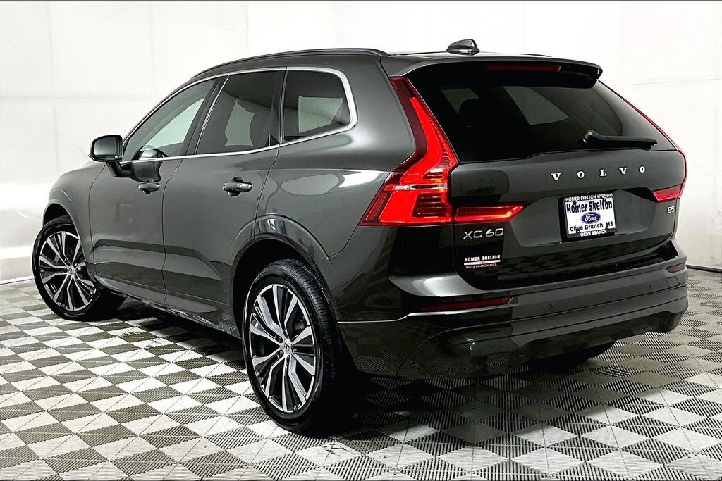 2022 Volvo XC60 B5 Momentum