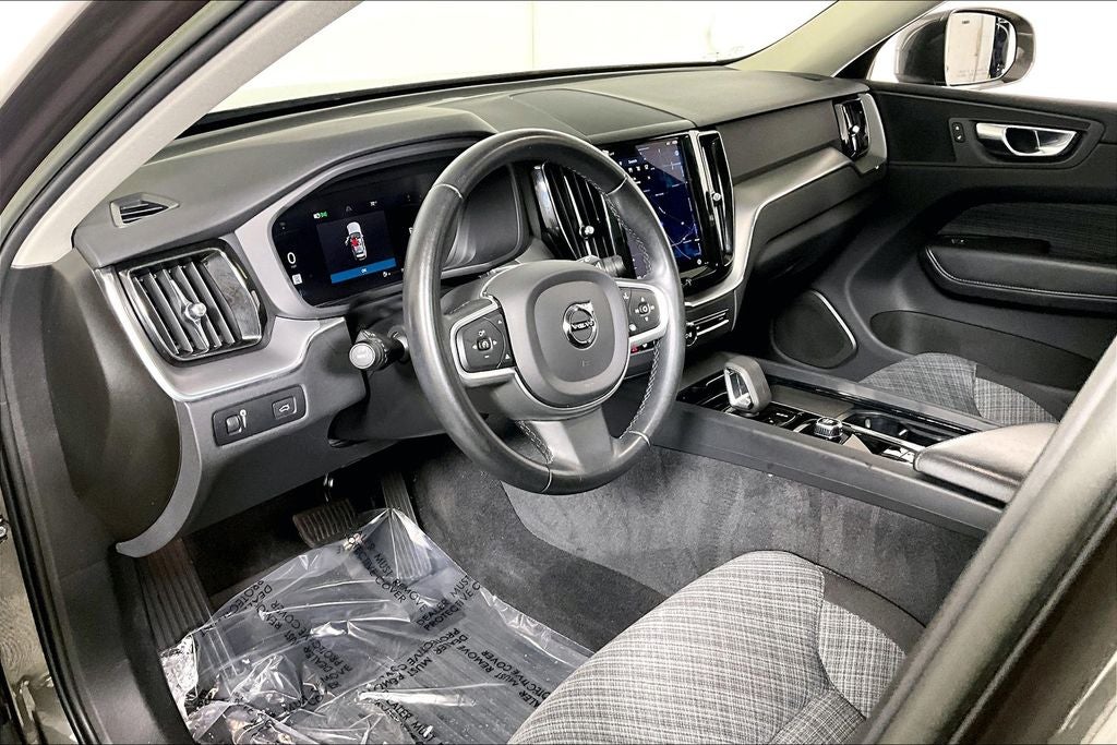 2022 Volvo XC60 B5 Momentum
