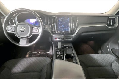 2022 Volvo XC60 B5 Momentum