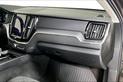 2022 Volvo XC60 B5 Momentum