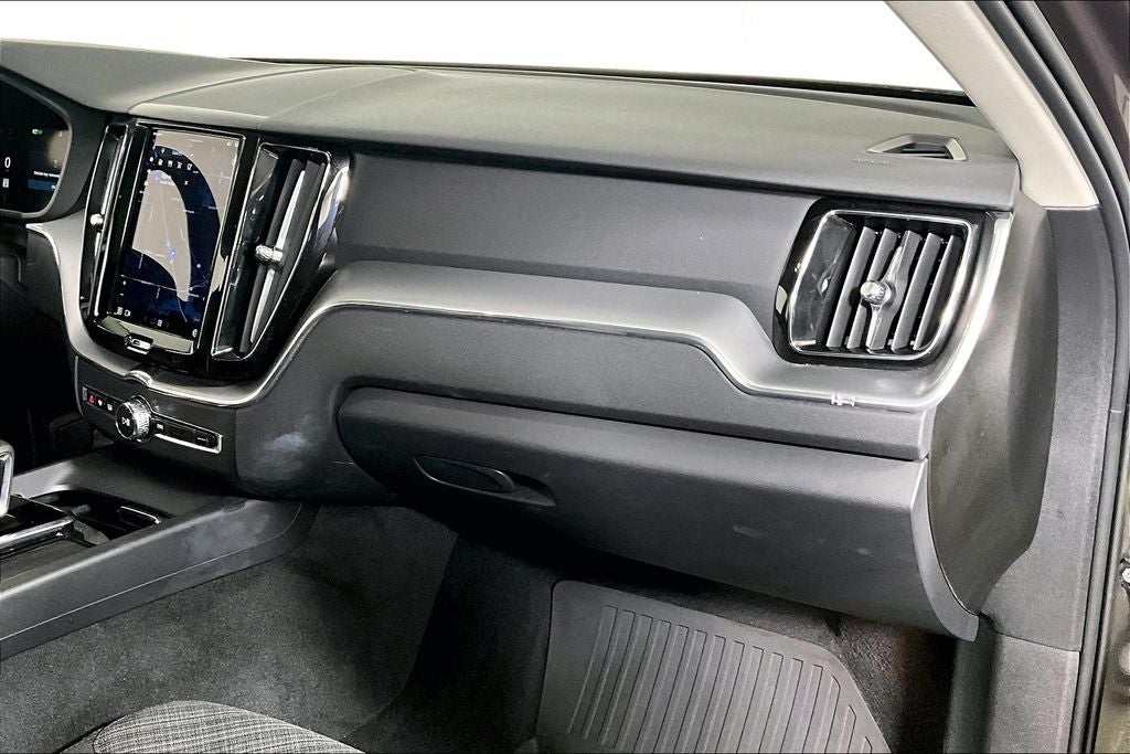 2022 Volvo XC60 B5 Momentum