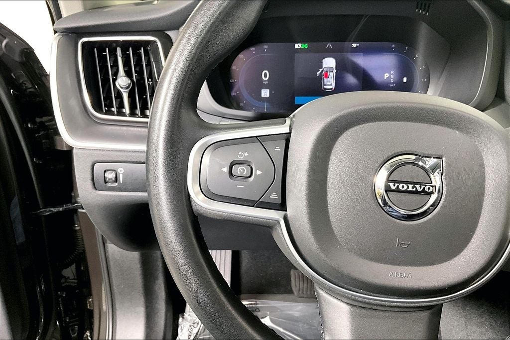 2022 Volvo XC60 B5 Momentum