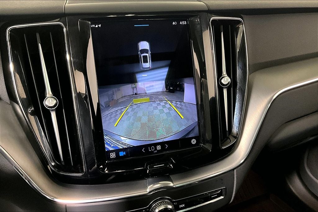 2022 Volvo XC60 B5 Momentum