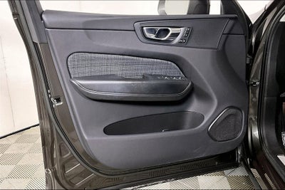 2022 Volvo XC60 B5 Momentum