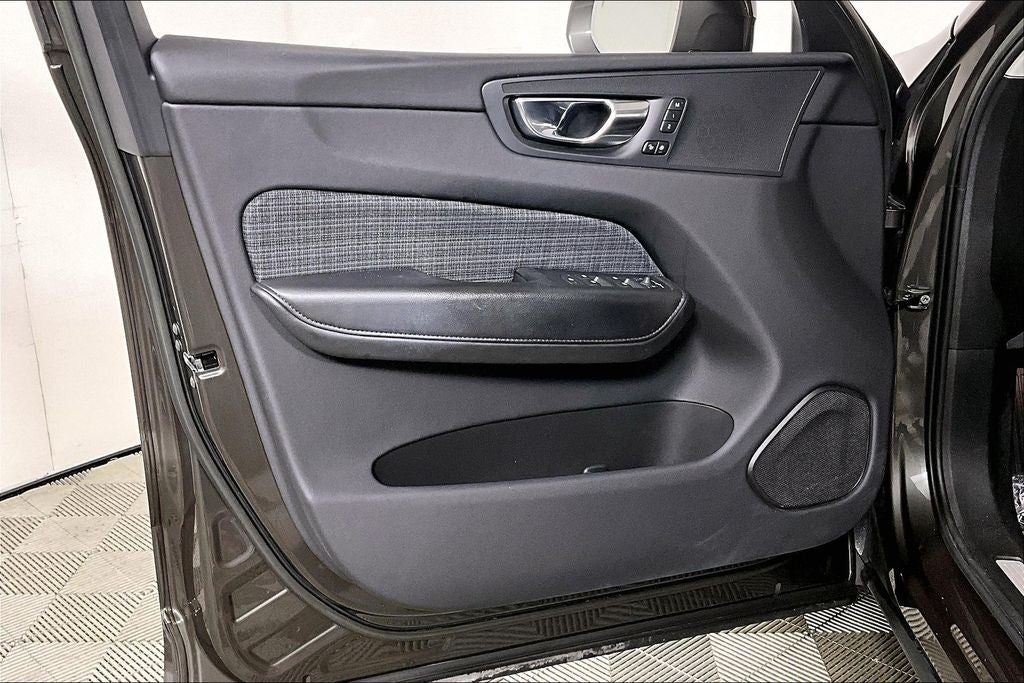 2022 Volvo XC60 B5 Momentum