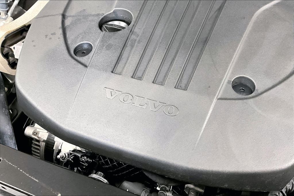 2022 Volvo XC60 B5 Momentum