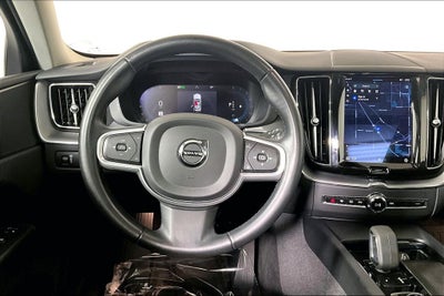 2022 Volvo XC60 B5 Momentum