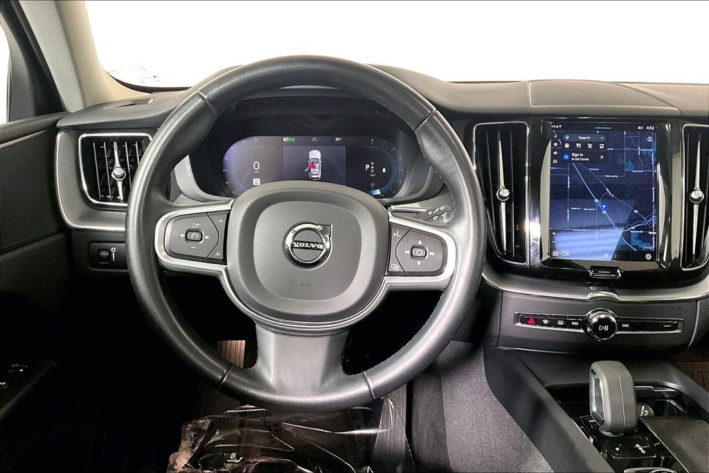 2022 Volvo XC60 B5 Momentum