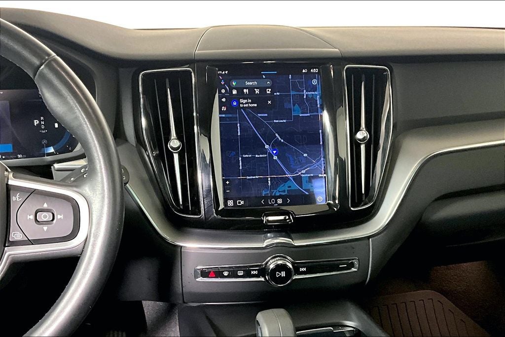 2022 Volvo XC60 B5 Momentum