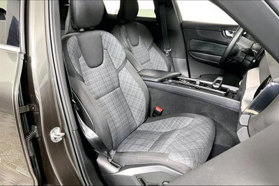 2022 Volvo XC60 B5 Momentum