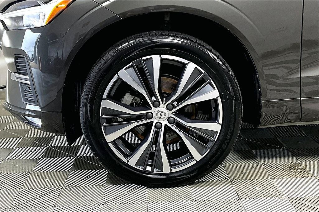 2022 Volvo XC60 B5 Momentum