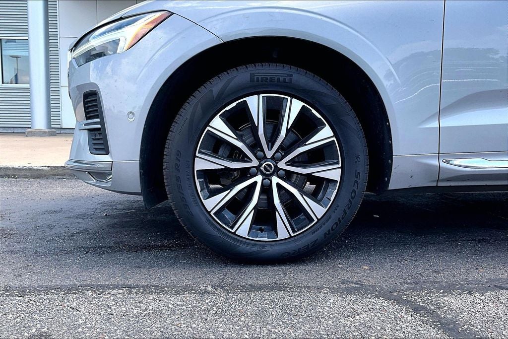2023 Volvo XC60 B5 Plus Bright Theme