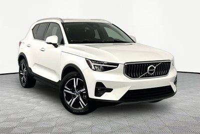 2023 Volvo XC40 B5 Plus Bright Theme