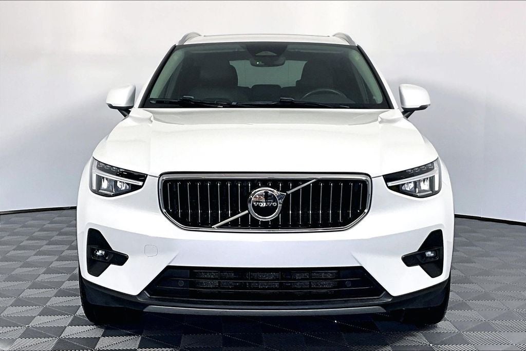 2023 Volvo XC40 B5 Plus Bright Theme