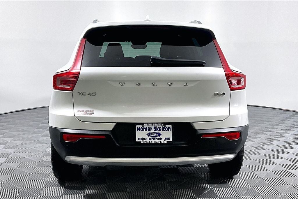 2023 Volvo XC40 B5 Plus Bright Theme