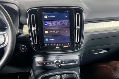 2023 Volvo XC40 B5 Plus Bright Theme