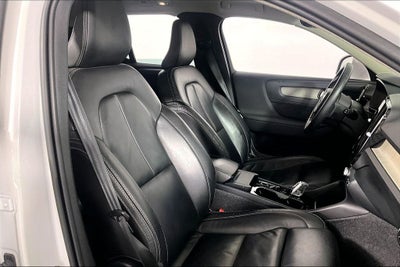 2023 Volvo XC40 B5 Plus Bright Theme