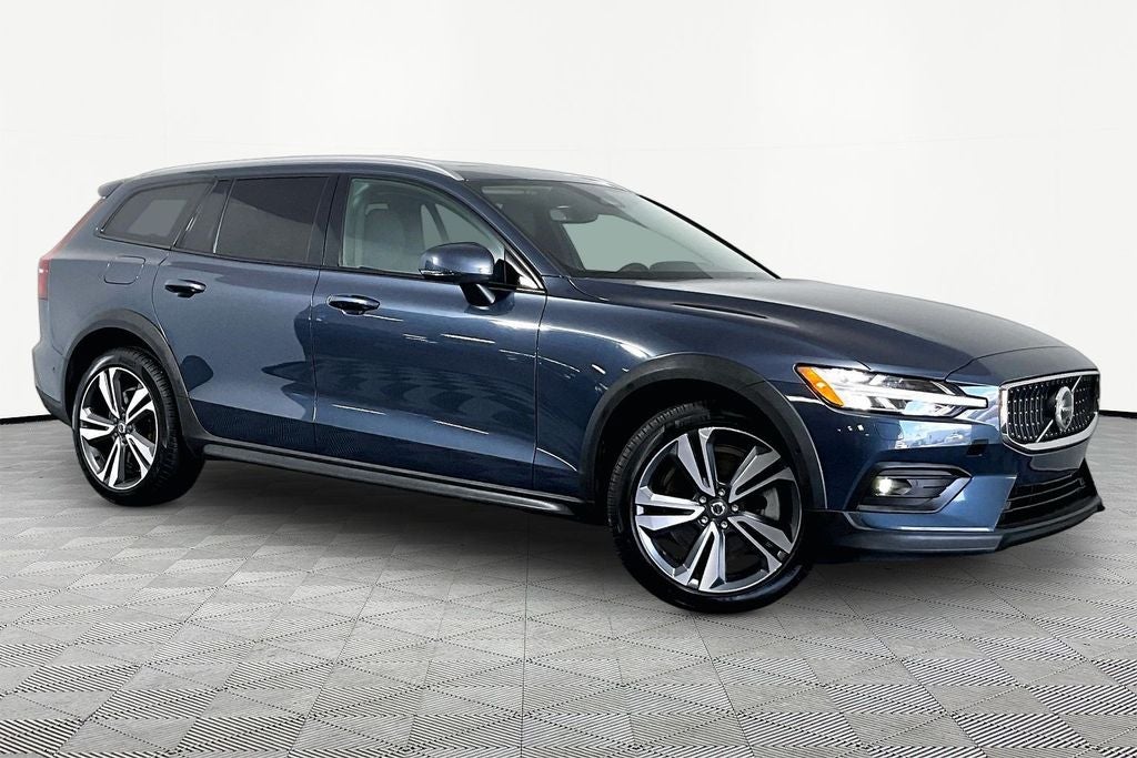 2025 Volvo V60 Cross Country B5 Plus AWD's photo