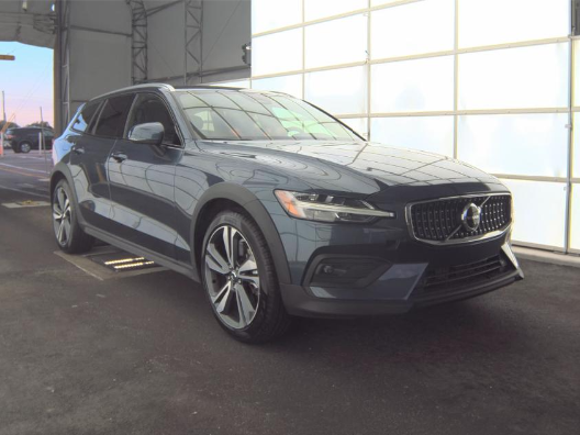 2025 Volvo V60 Cross Country B5 Plus AWD's photo