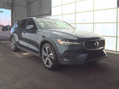 2025 Volvo V60 Cross Country B5 Plus