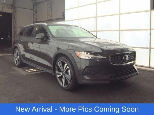 2025 Volvo V60 Cross Country B5 Plus AWD's photo