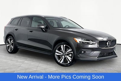 2025 Volvo V60 Cross Country B5 Plus