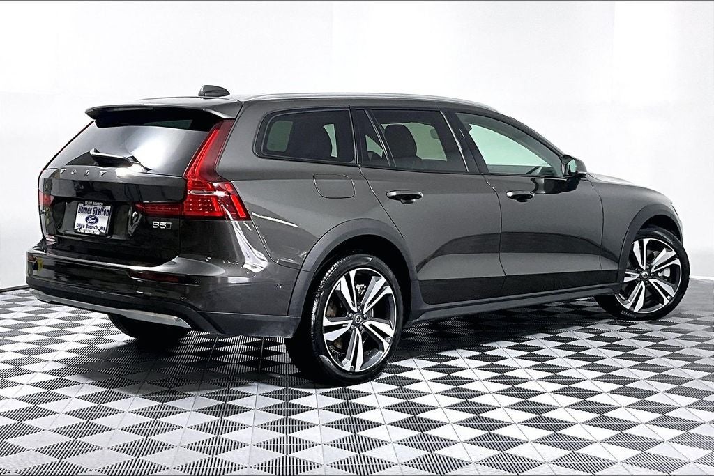 2025 Volvo V60 Cross Country Plus - Photo 12