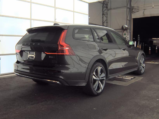 2025 Volvo V60 Cross Country B5 Plus