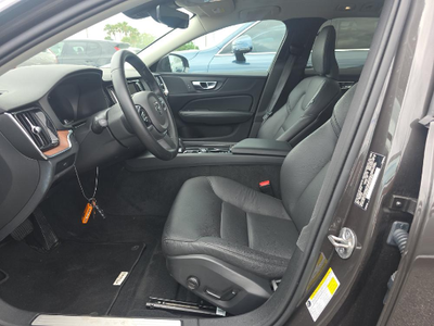 2025 Volvo V60 Cross Country B5 Plus