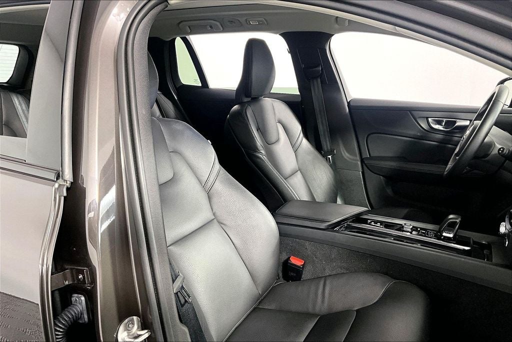 2025 Volvo V60 Cross Country Plus - Photo 7