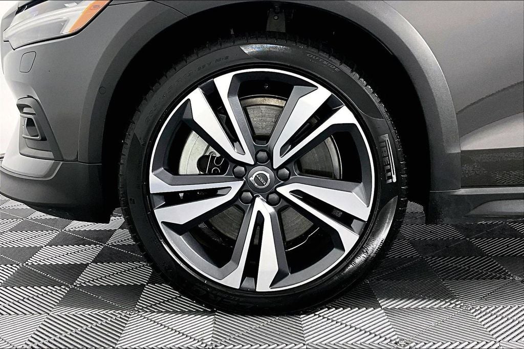 2025 Volvo V60 Cross Country Plus - Photo 8