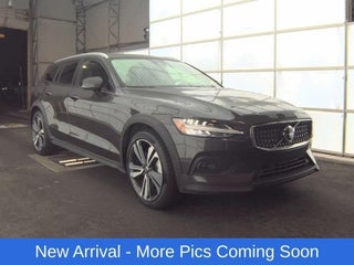 2025 Volvo V60 Cross Country B5 Plus